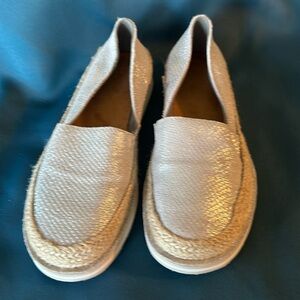 Women’s Ariat slip on. Color silver size 7.5.